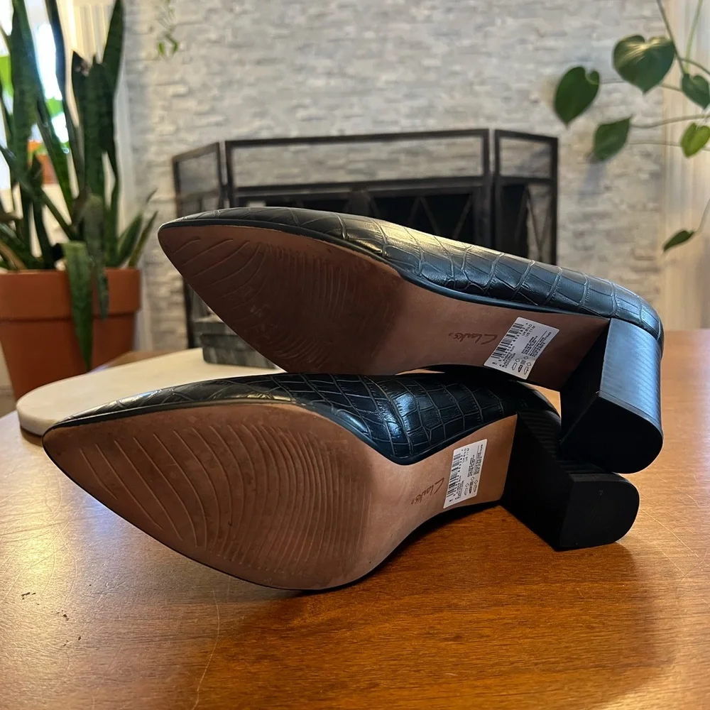 Women’s Clarks Aubrie Sun Pump. 2.75” heel, black croc leather